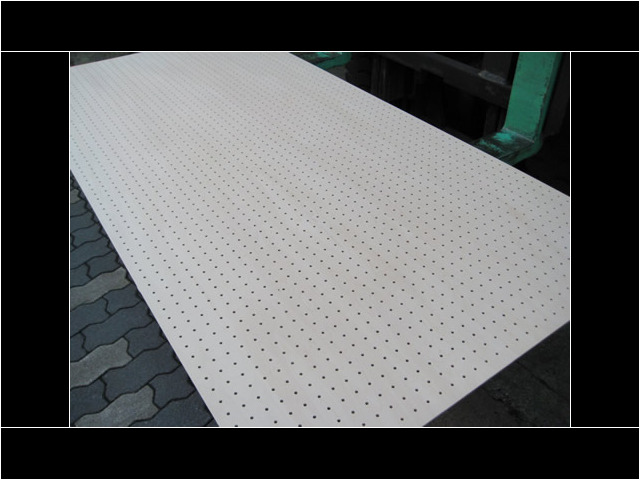 シナ穴あき合板(有孔)