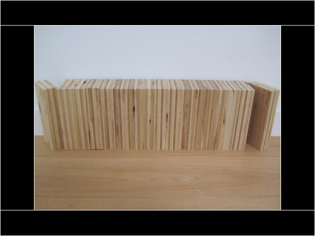 厚み面を並べると面白い表情が出ます。 杉LVL